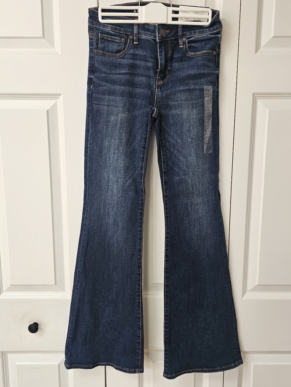 Women's American Eagle Next Level Stretch Low Rise Flare Jean Size 2 Regular NWT